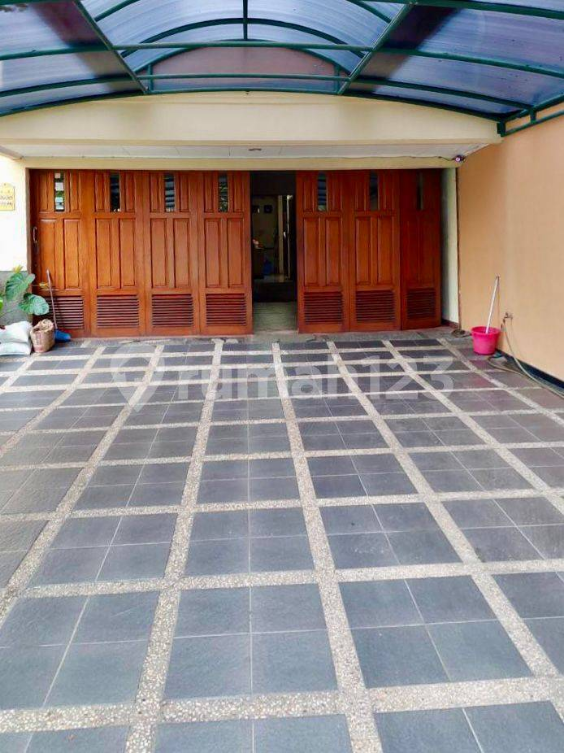 Spacious Two-Story House in Kebayoran Baru
