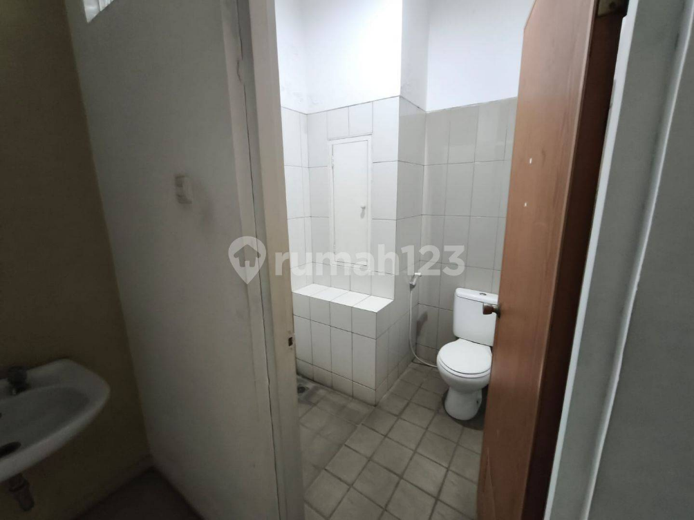 Commercial Space with Two Floors for Office Use