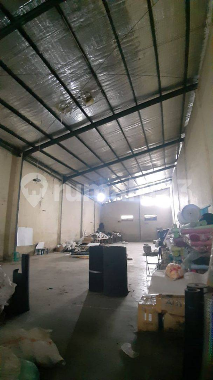 Commercial Storage Container with Parking Access