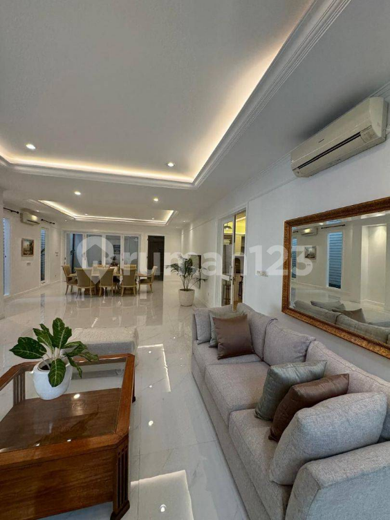 Luxurious Villa with Pool and Modern Design