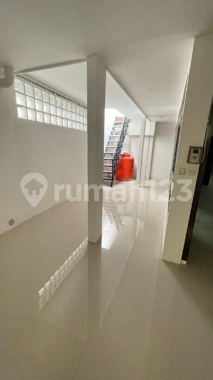 Spacious Commercial House Near City Center