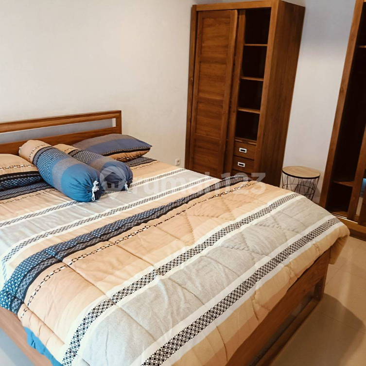 Furnished 3BR Corner Apartment with City Views