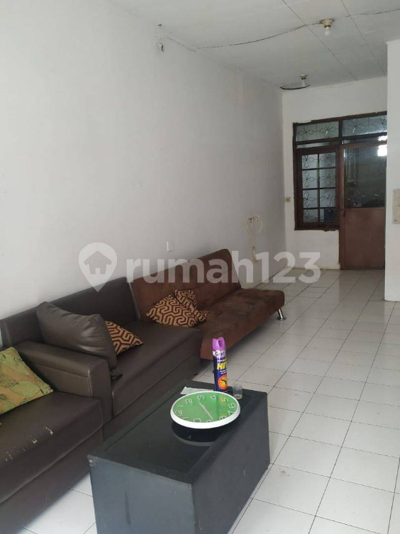 Semi-furnished 2BR House with Garden in Taman