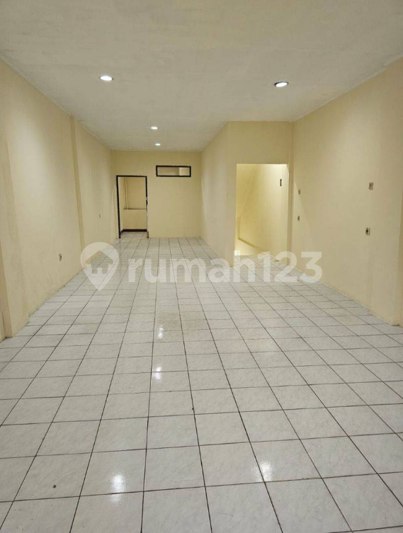 Renovated 3.5-Floor Commercial Building with Utilities