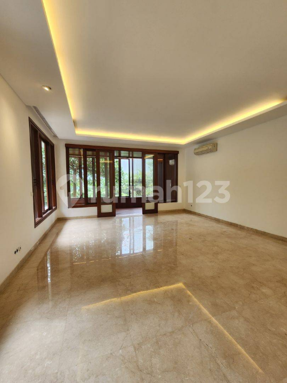 Luxurious 5-Bedroom House with Pool in Kebayoran