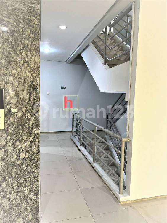 Modern Ruko with Elevator and AC