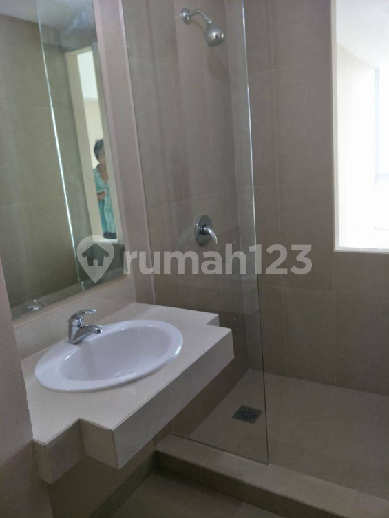 Modern Studio Near UPH Campus with Pool Access