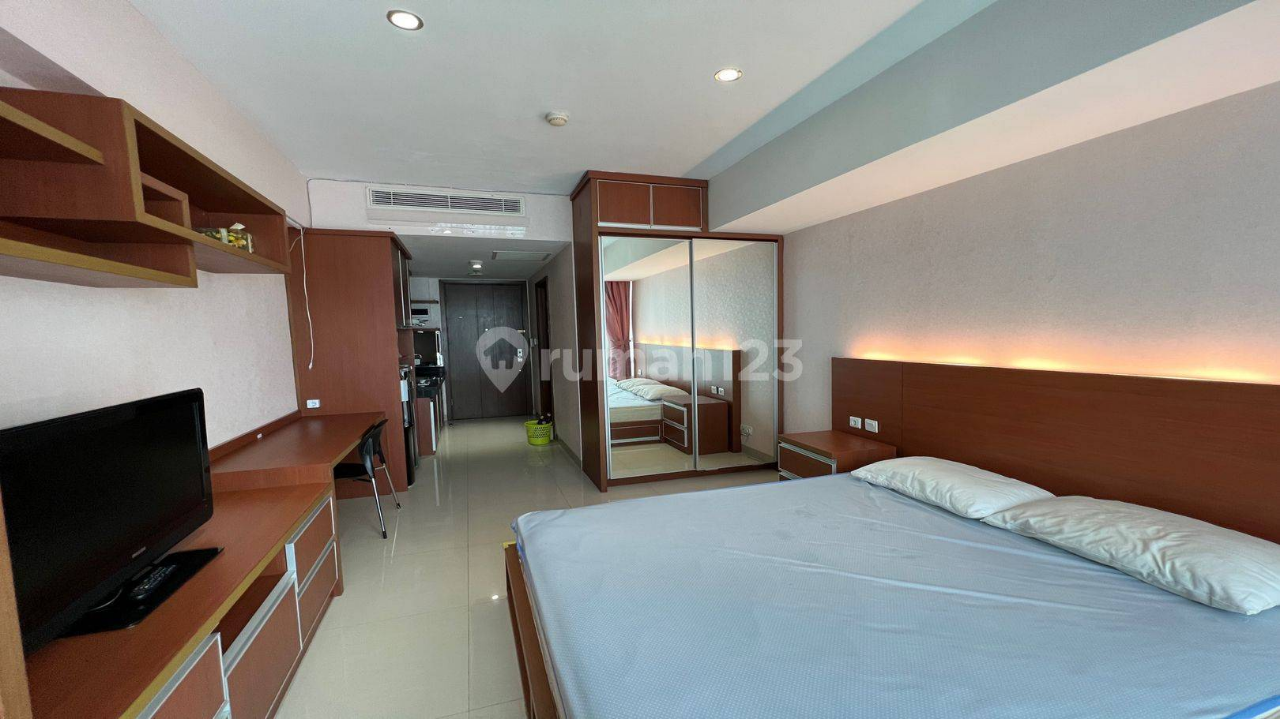 Modern Studio Apartment with Built-in Furniture