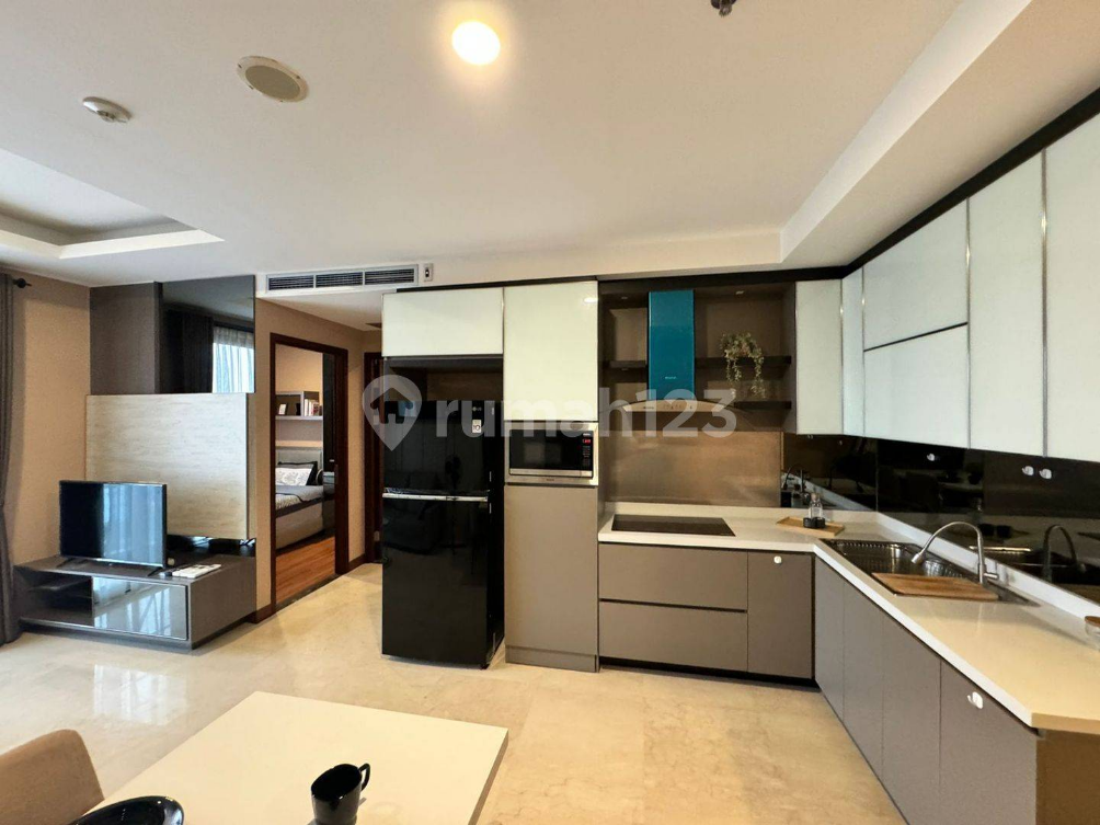 Modern 2-Bed Apartment with City View