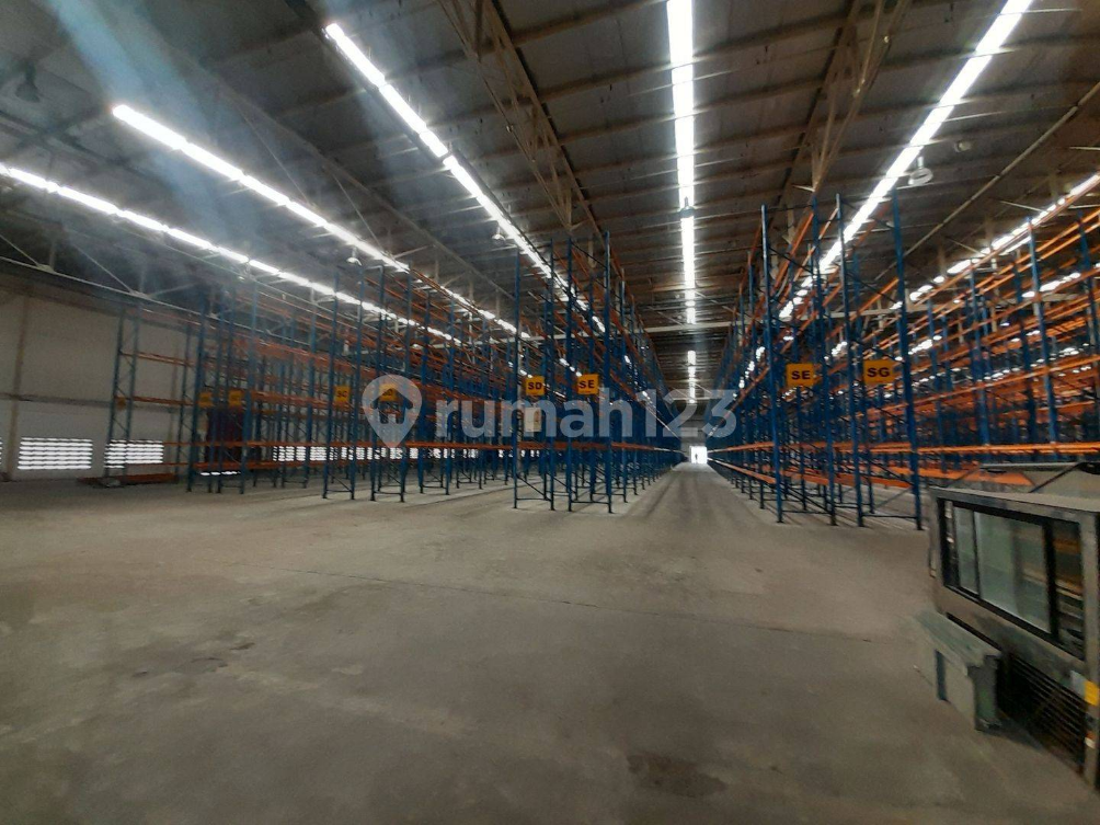 Large Industrial Warehouse with Modern Storage Systems