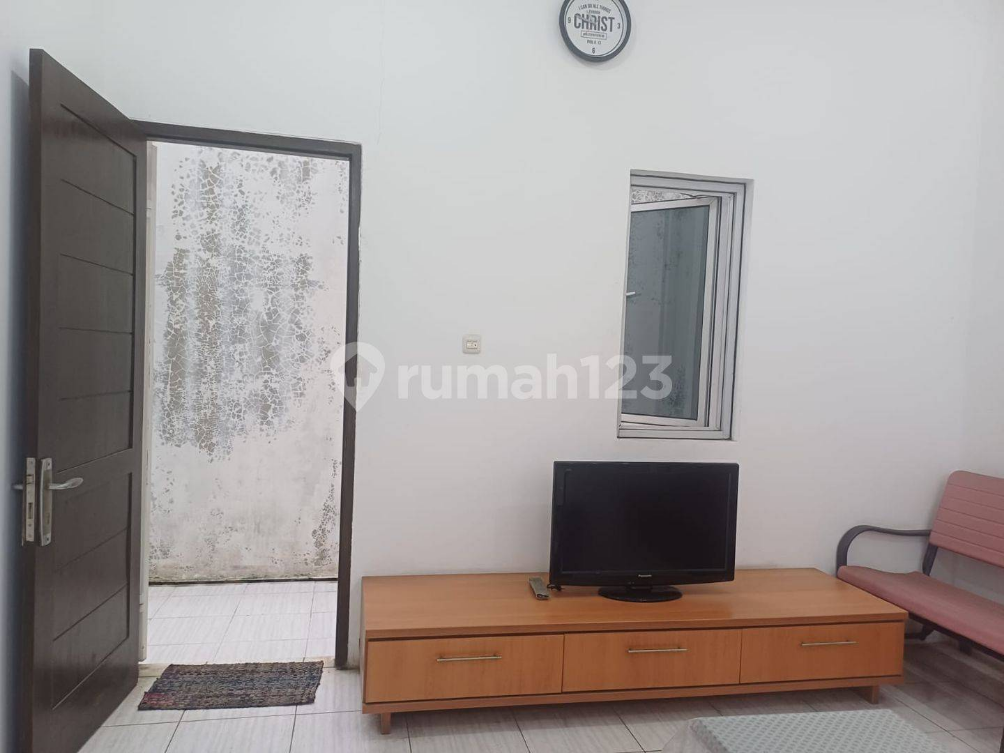 Spacious Kelapa Gading House with 3-Car Carport