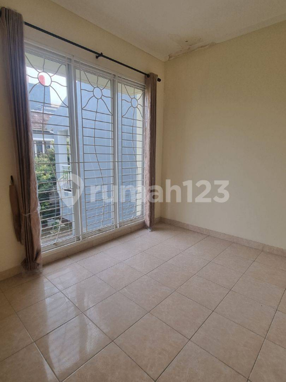 Modern 3-Bedroom House in Graha Raya Bintaro
