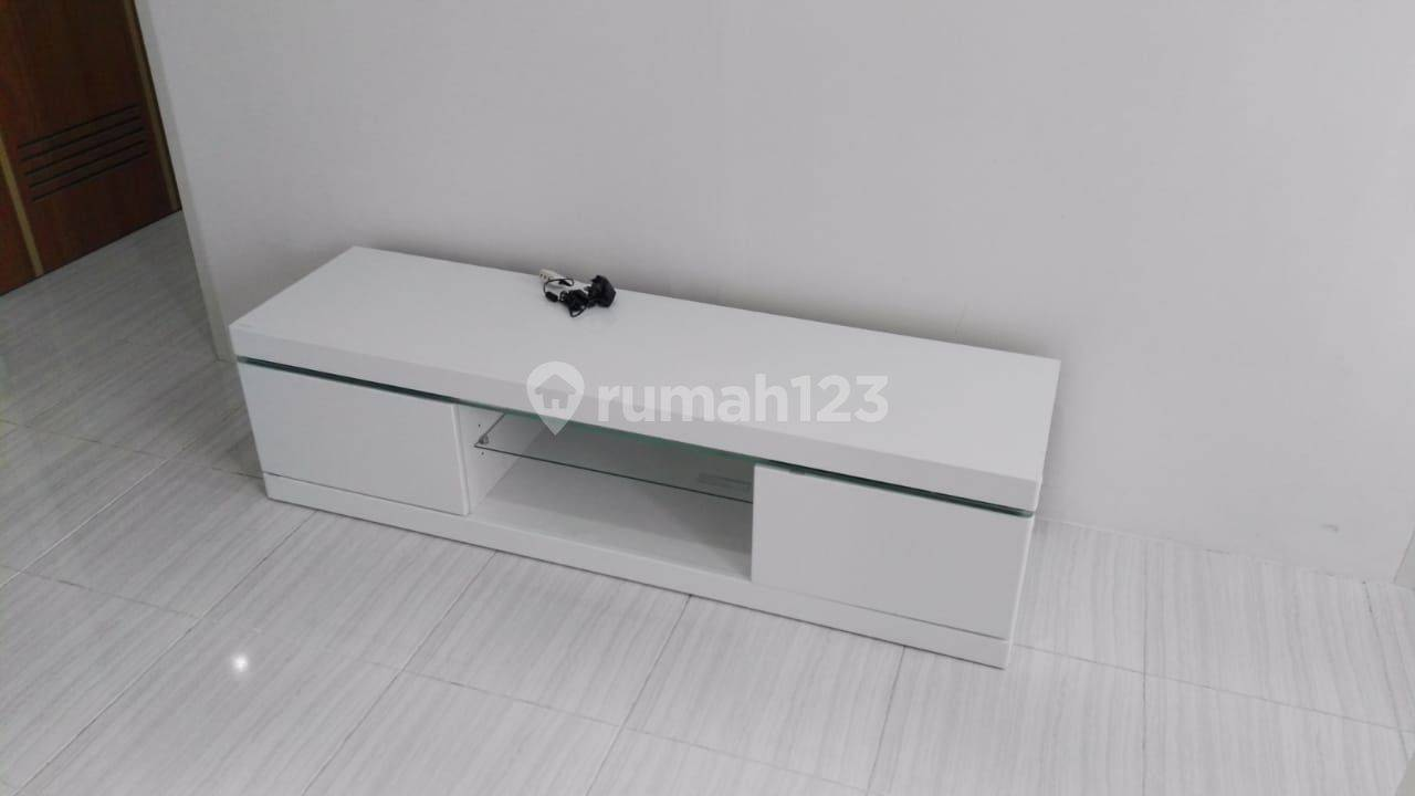 Semi-furnished 2BR Apartment near Pakuwon Mall