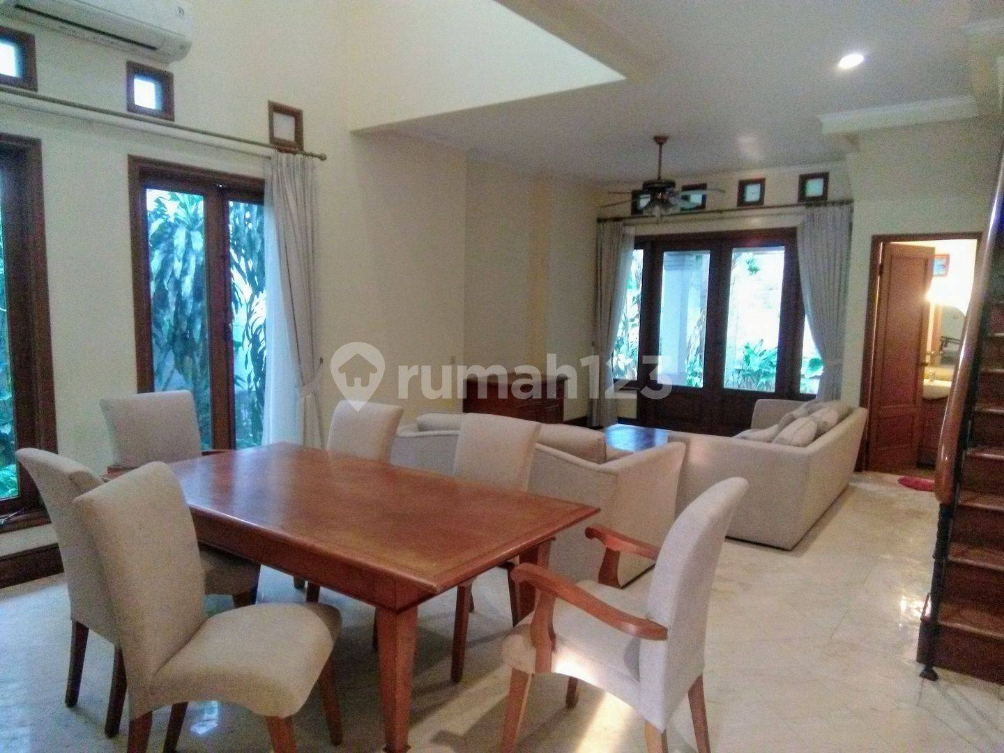 Luxurious 3-Bedroom House with Pool in Antasari