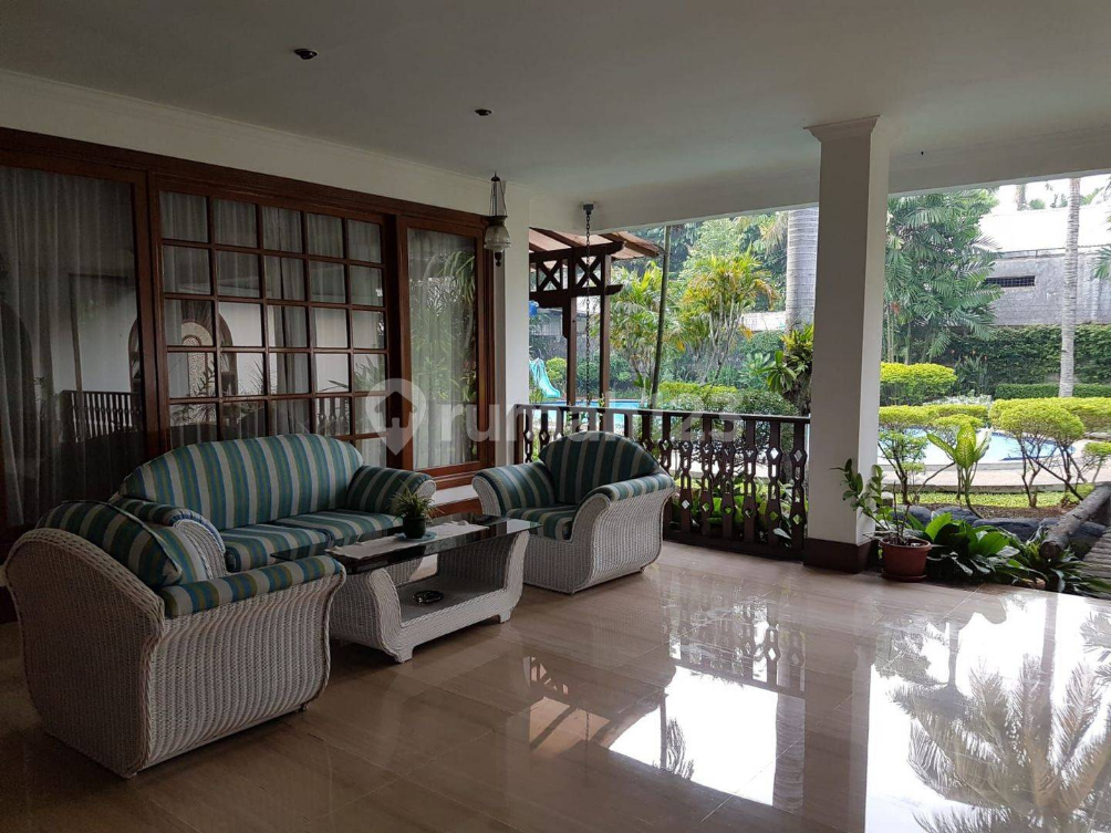 Luxurious Villa with Pool in Strategic Location