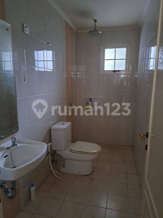 Semi-furnished 2-Story PIK House with 5 Bedrooms
