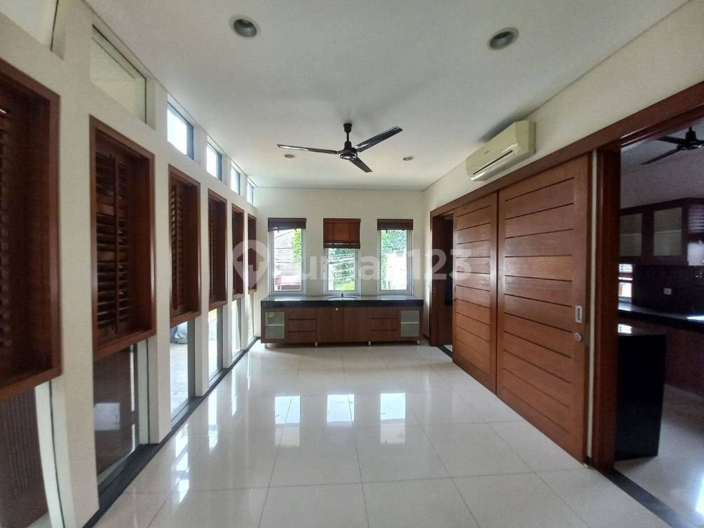 Modern House with Pool Near Senopati