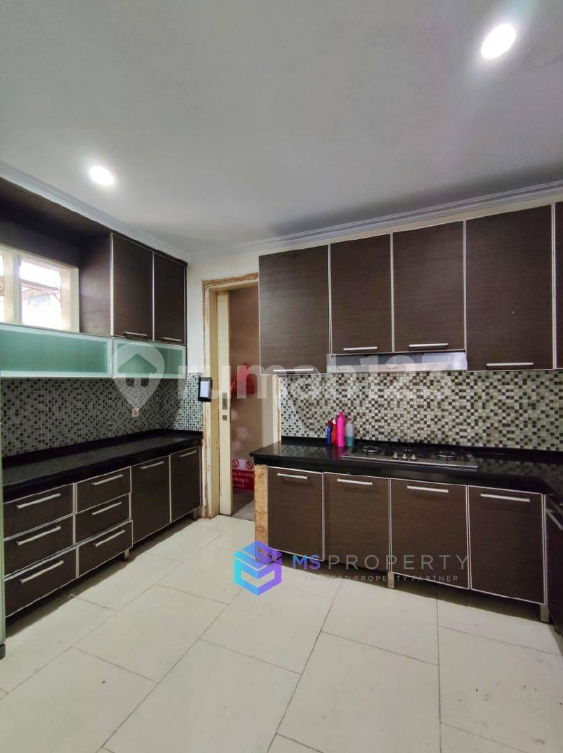 Luxury Villa with Pool in Cinere Area