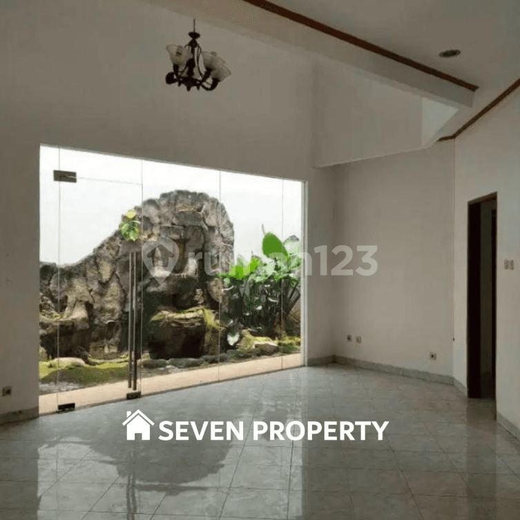 Spacious Townhouse Near Cibubur Toll Access