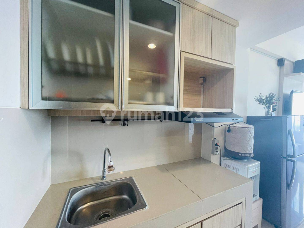 Spacious Studio Apartment with City View, High Floor