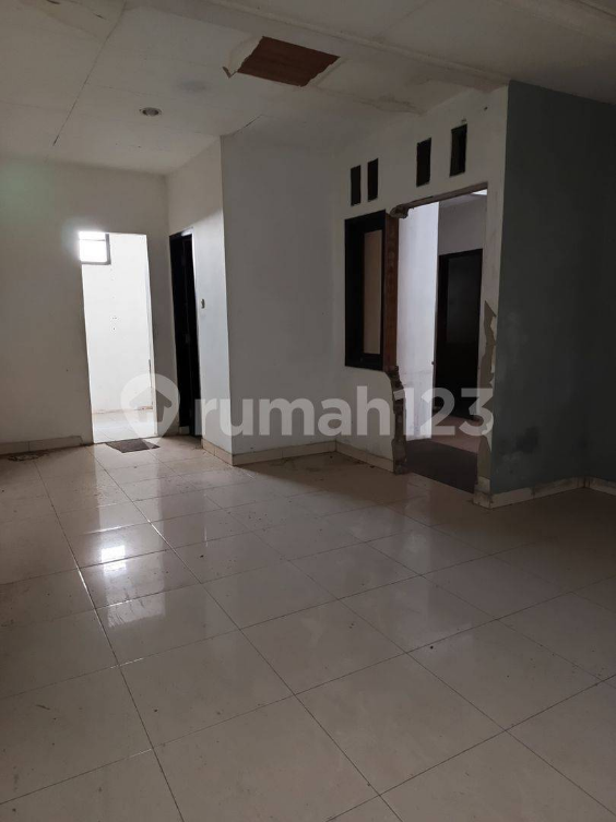 Spacious 2-Story House on BKR Street