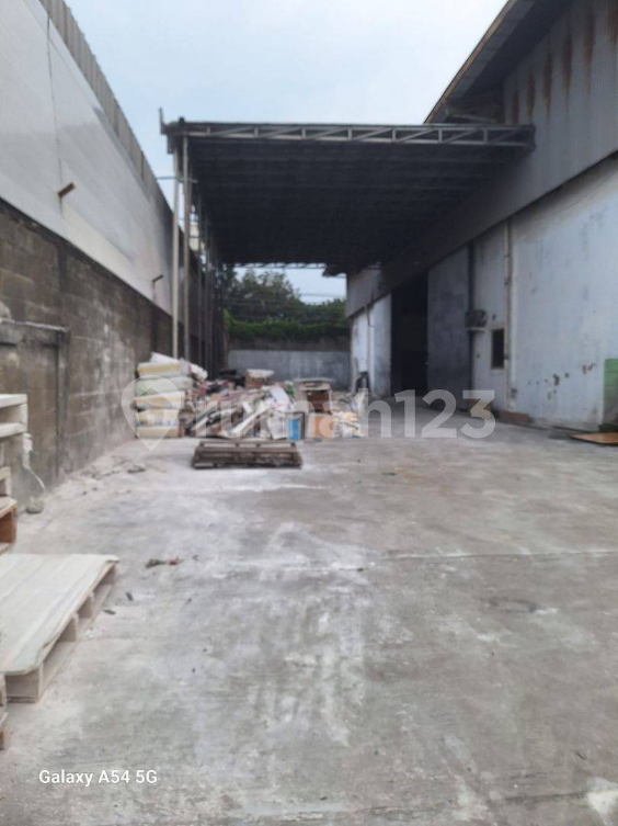 Large Warehouse with Office Space in Daan Mogot