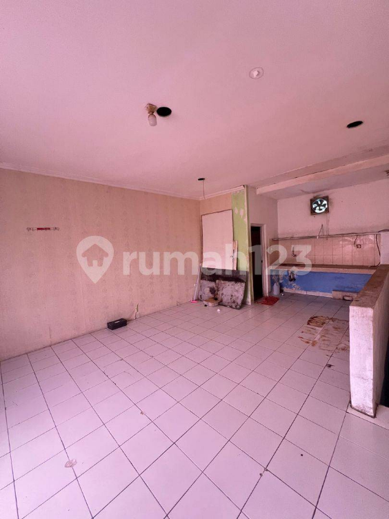 Commercial Space with Strategic Location in Puri Beta