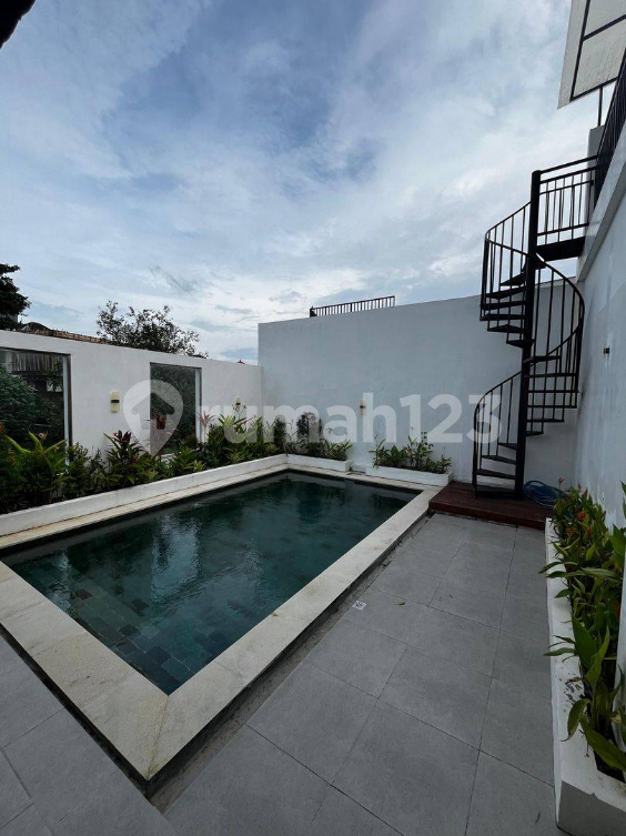 Modern Villa with Private Pool