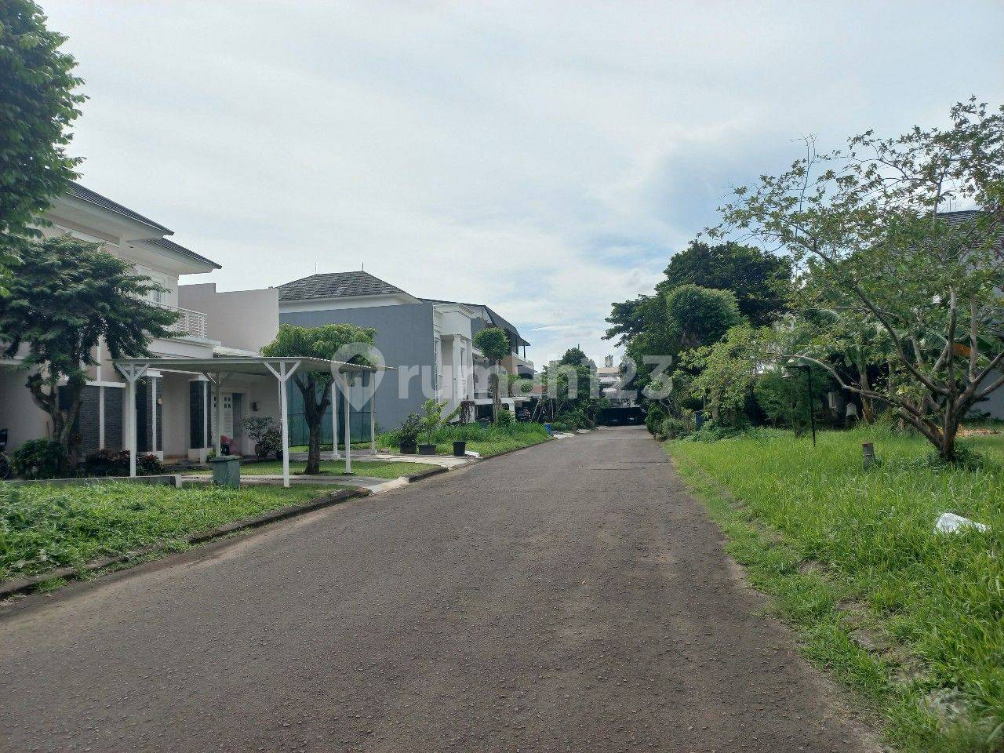 Spacious Villa with Garden in Quiet Neighborhood