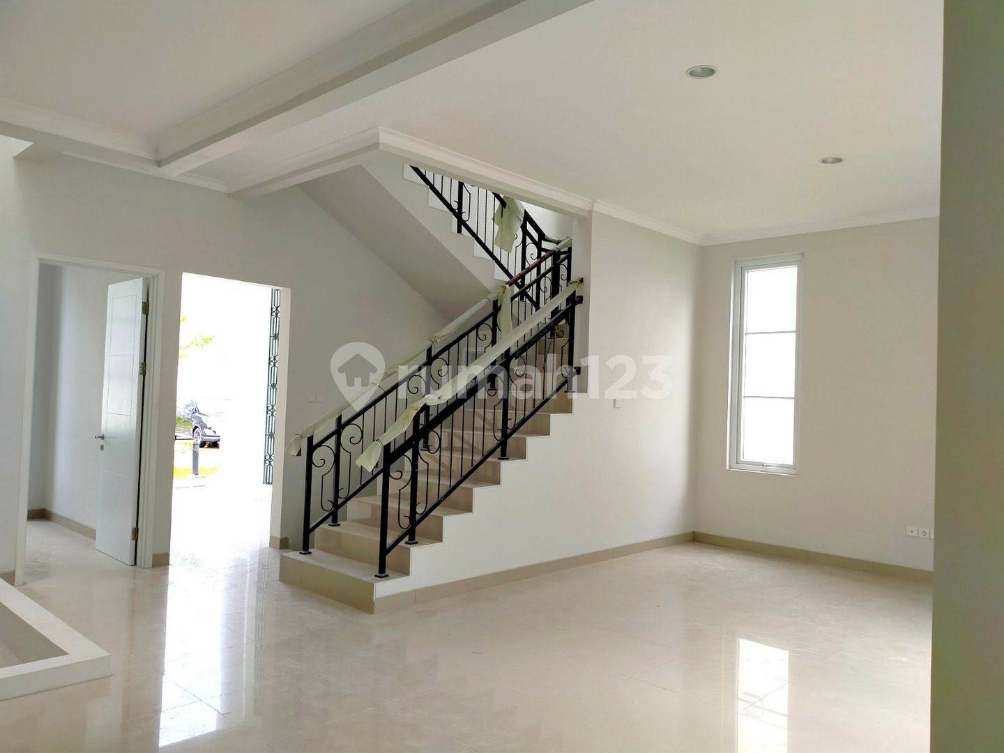 Luxurious 4-Bedroom House with Pool in Citra Garden