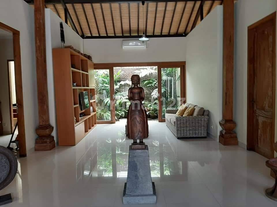 Modern Villa with Pool near Kerobokan School