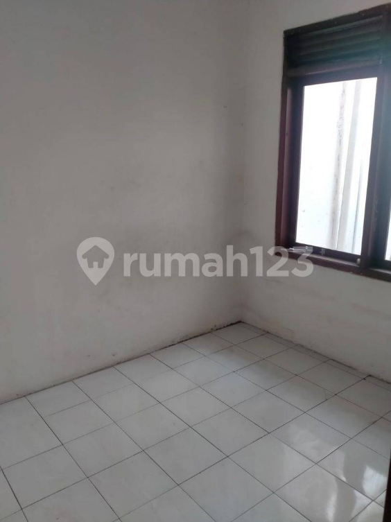 Spacious 3-Bedroom House with Garden Near Amenities