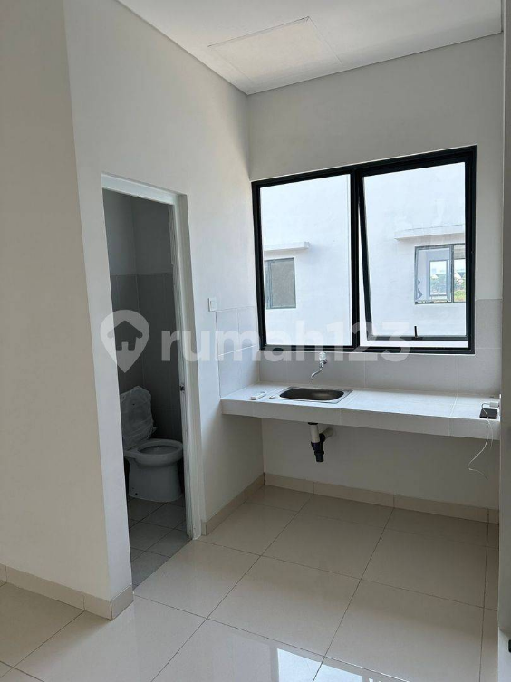 Strategically Located 3-Story Ruko for Rent