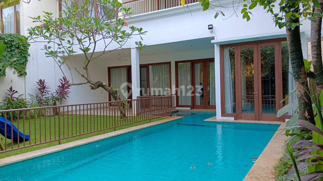 Spacious 2-Story House with Pool and Garden