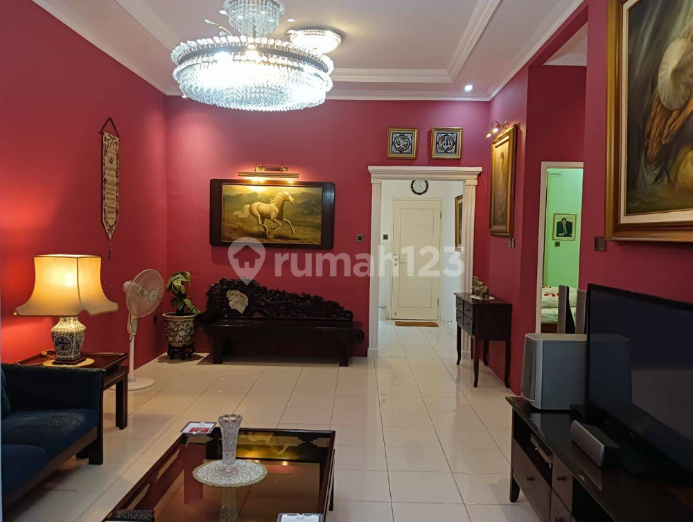 Modern House Near Schools and Shopping Centers