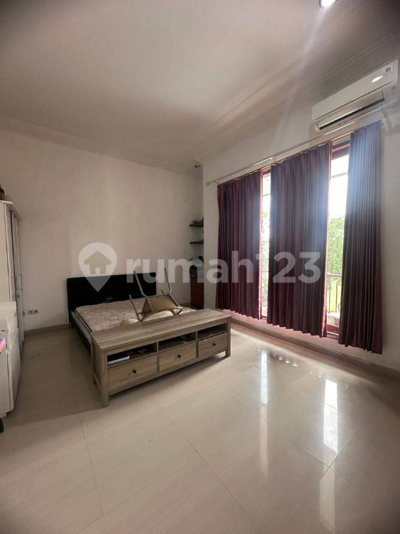 Luxurious 4-Bedroom Villa Near Supermall Pakuwon