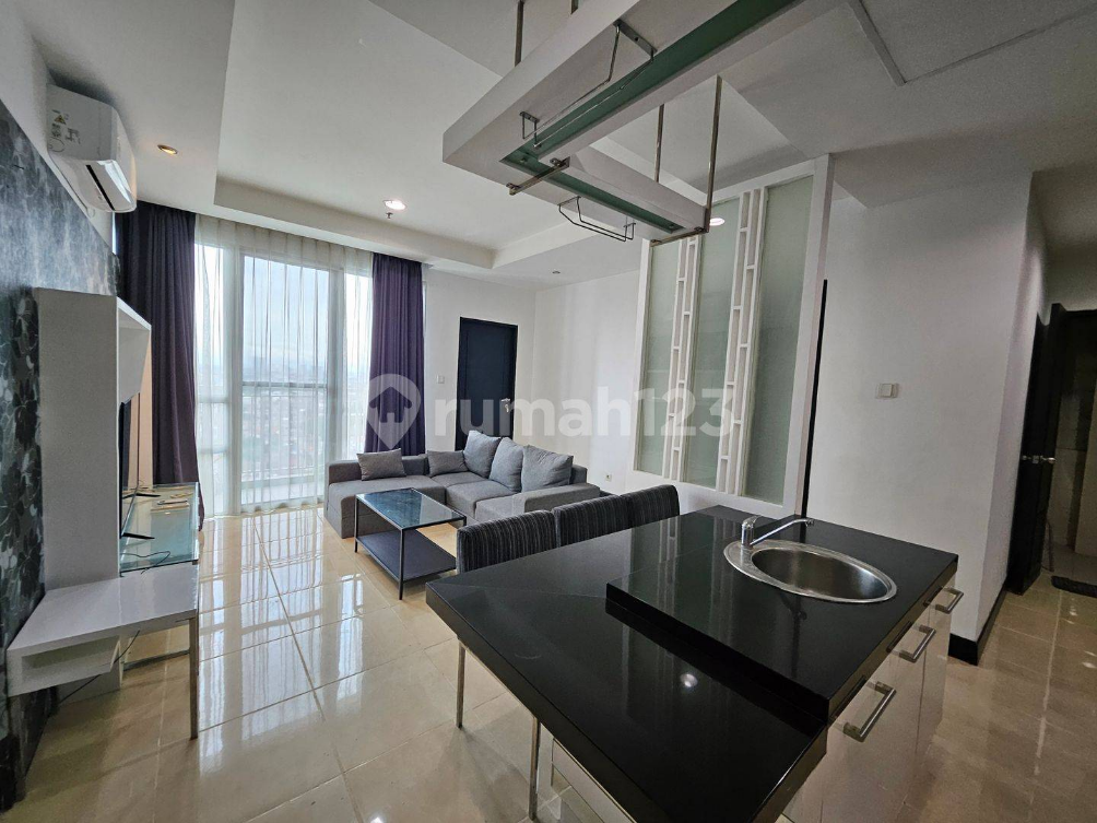 Modern 3-Bedroom Apartment with Designer Interior