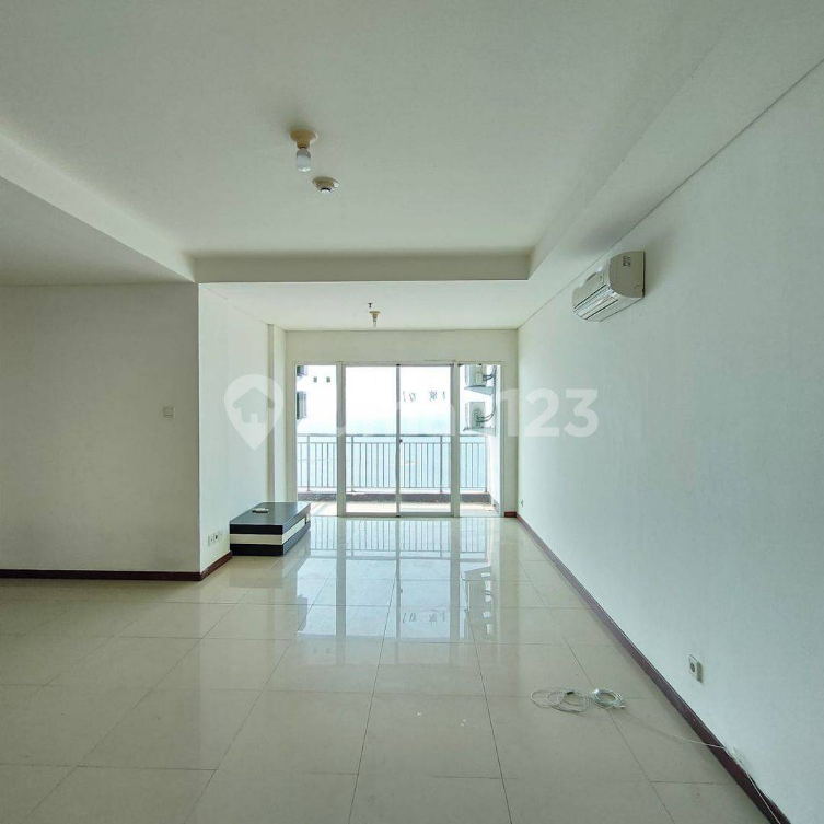 Modern Apartment in Green Bay Pluit Complex