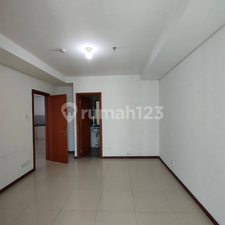 Modern Apartment Near Baywalk Mall with Amenities