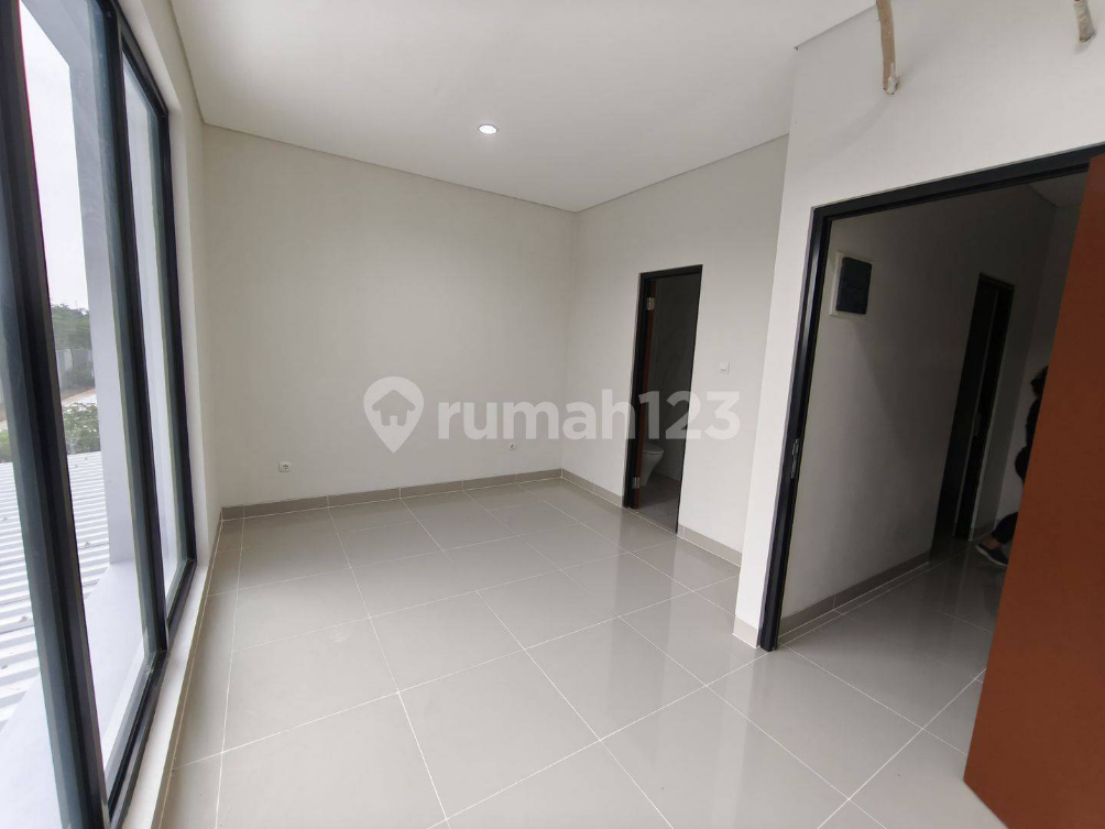 Modern 4-Bedroom Townhouse with Spacious Layout