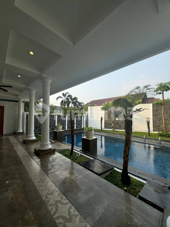 Luxurious Villa with Pool and Modern Design