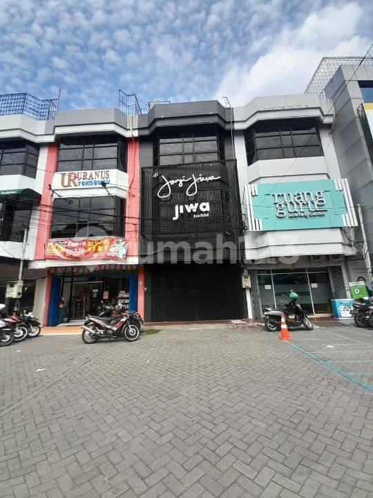 Commercial Shophouse on Main Road for Business