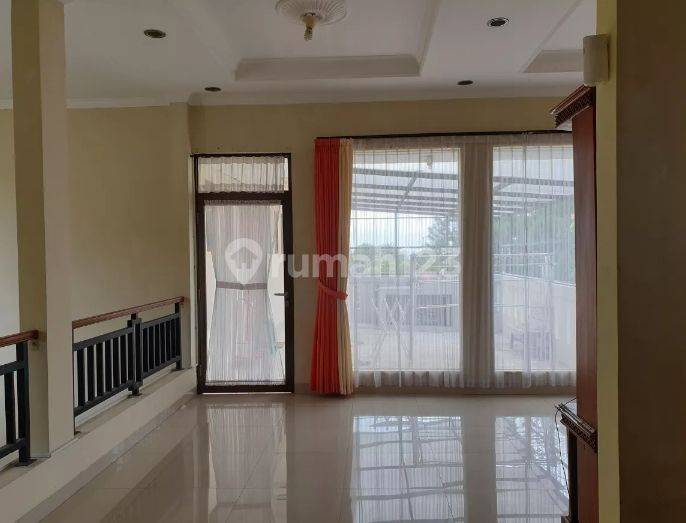 Luxurious 7-Bedroom House with Complete Furnishings