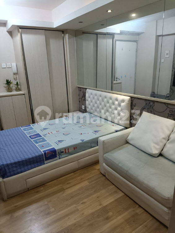 Modern Studio Apartment Near Airport with Facilities