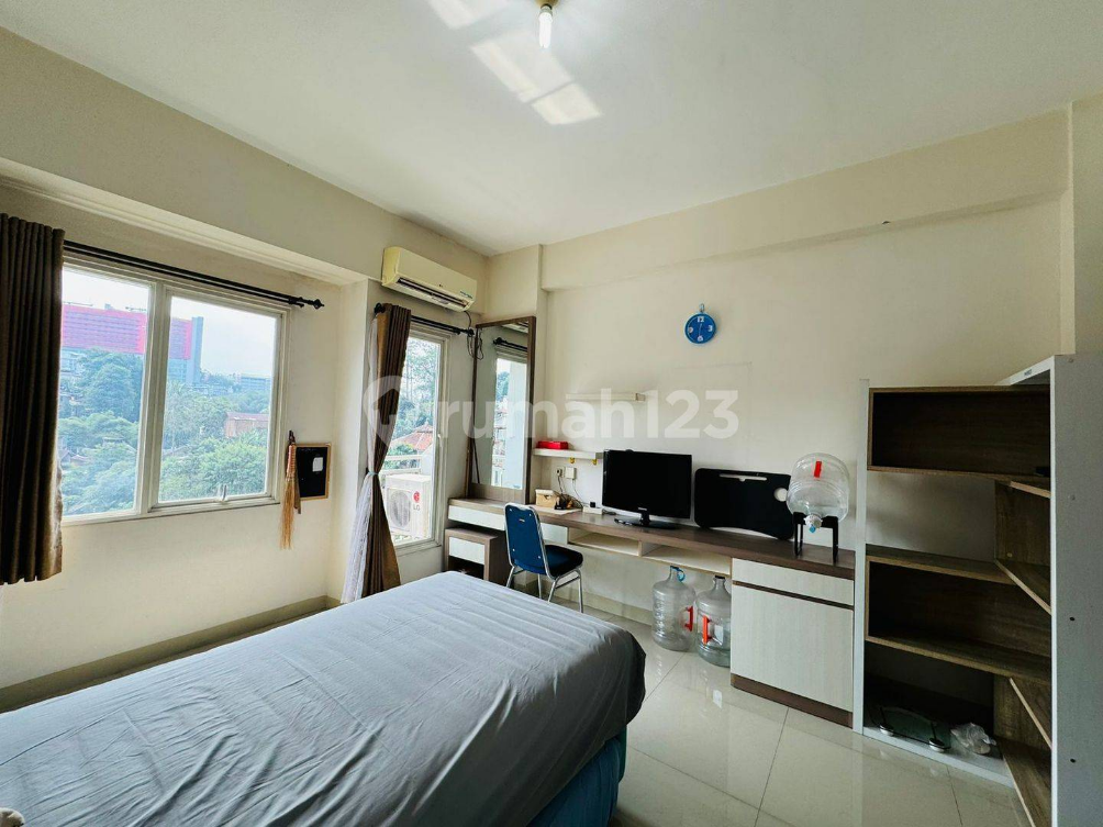 Furnished Studio Apartment with Mountain View