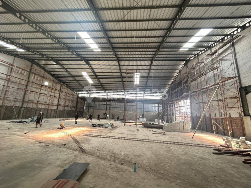 Large Industrial Warehouse with Office Space
