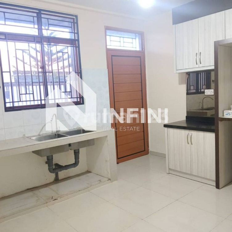Spacious 4-Bedroom House with Modern Amenities
