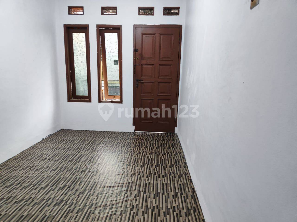 Modern 3-Bedroom Townhouse with Carport