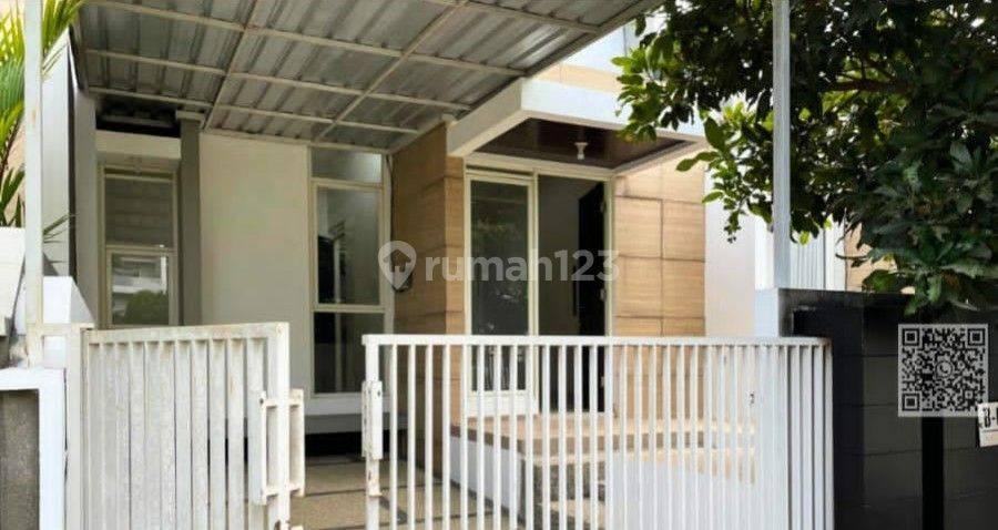 Modern 2-Bedroom House with Carport