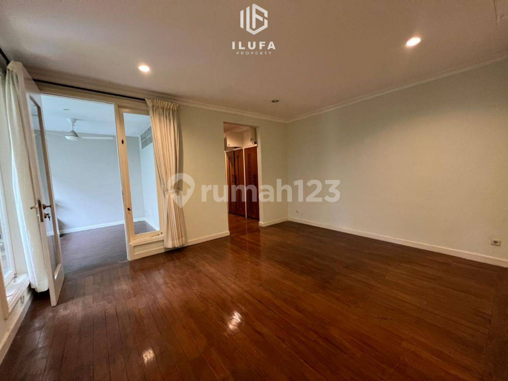 Luxurious 4-Bedroom House with Pool in Kebayoran